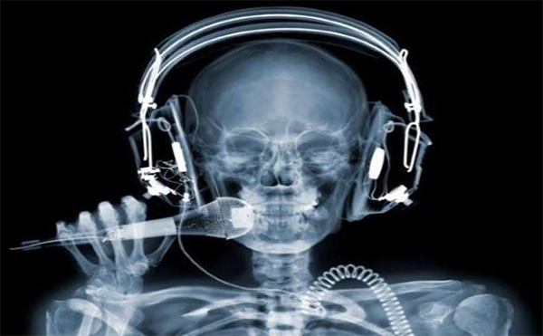 X-RAY能拍出骨骼和牙齿的照片，这是为什么呢？