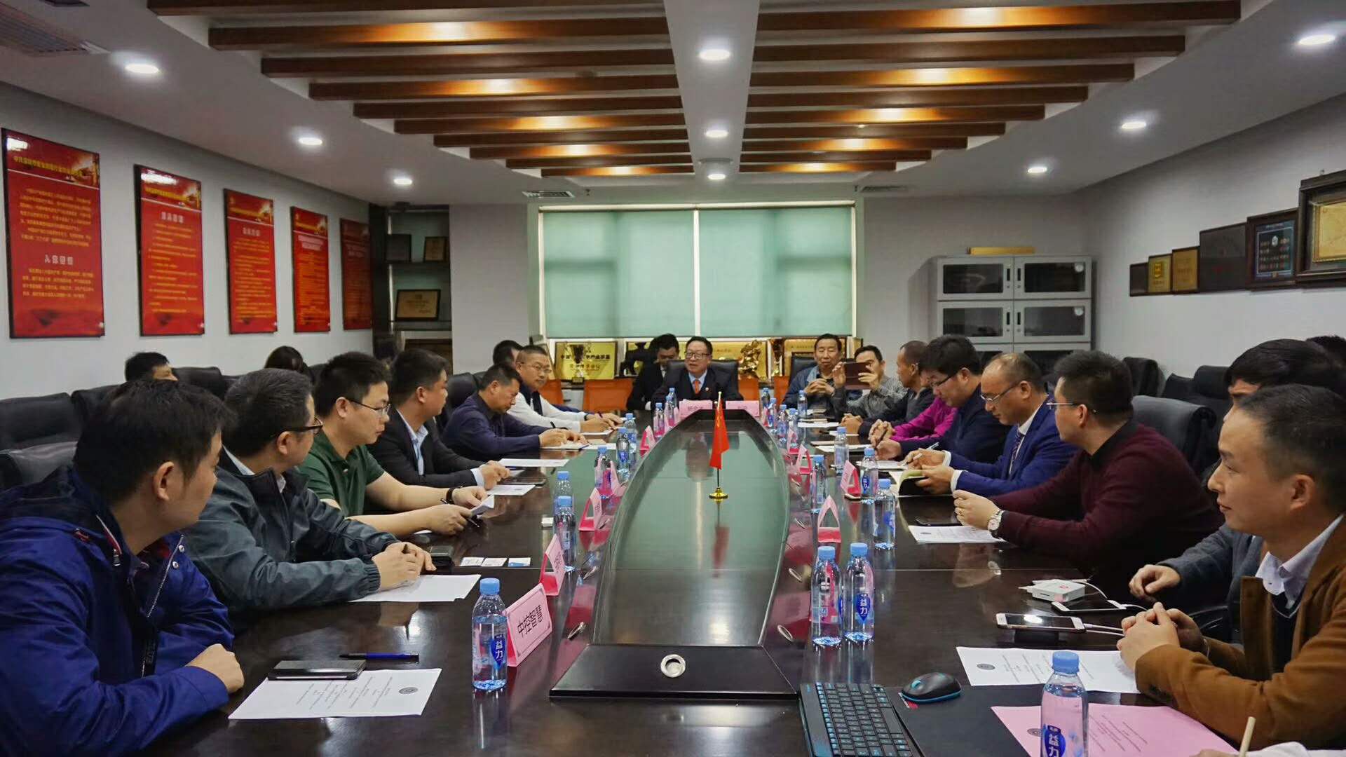 祝贺日联科技荣获“2017年中国警用装备十大品牌”